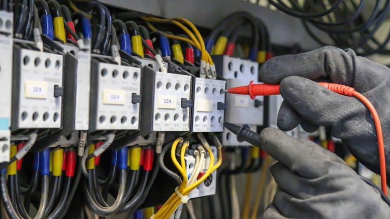 An Electrician on the City & Guilds 2391-52 Level 3 test and inspect course.